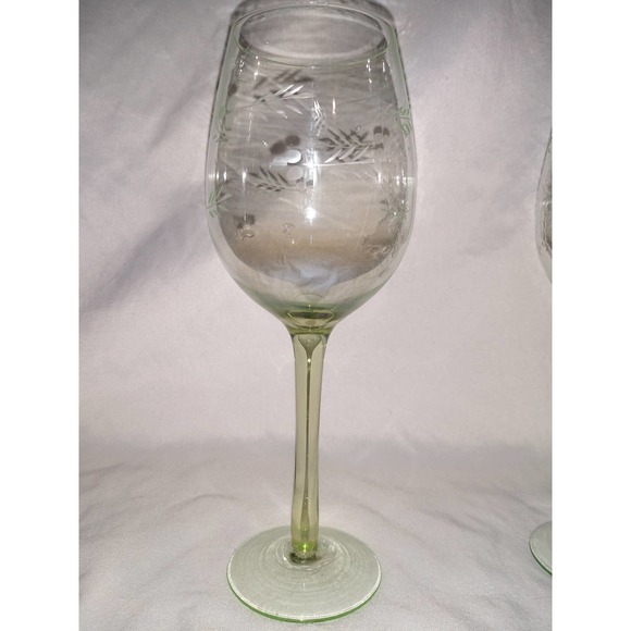 Green stemware etched wineglass set of 2 - Picture 3 of 5